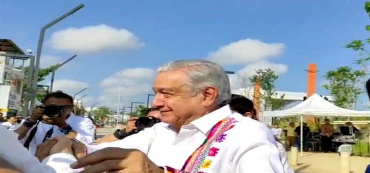 Llega el presidente de la República, Andrés Manuel López Obrador al malecón de Villahermosa