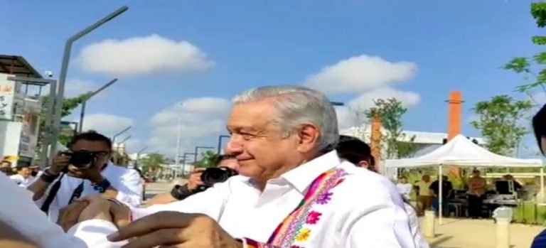 Llega el presidente de la República, Andrés Manuel López Obrador al malecón de Villahermosa
