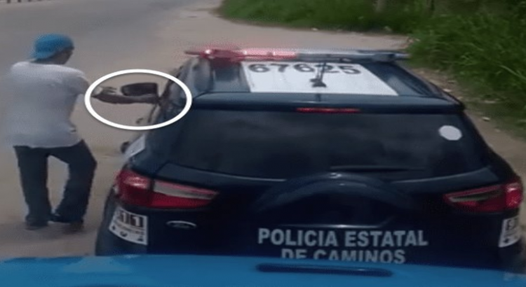 Agentes de la PEC recibiendo “mordida” en Villahermosa