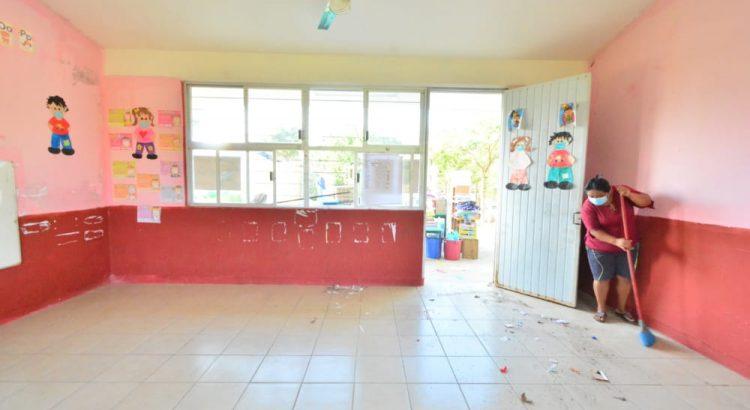 Continúan acciones de limpieza en escuelas de Tabasco