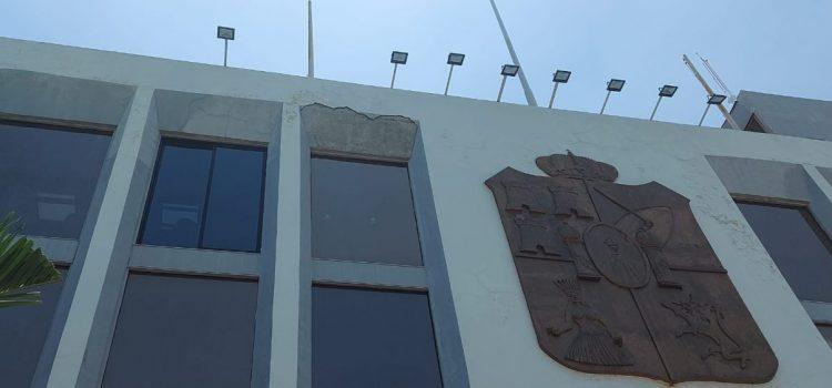 Se desmorona fachada del congreso de Tabasco, tras lluvias