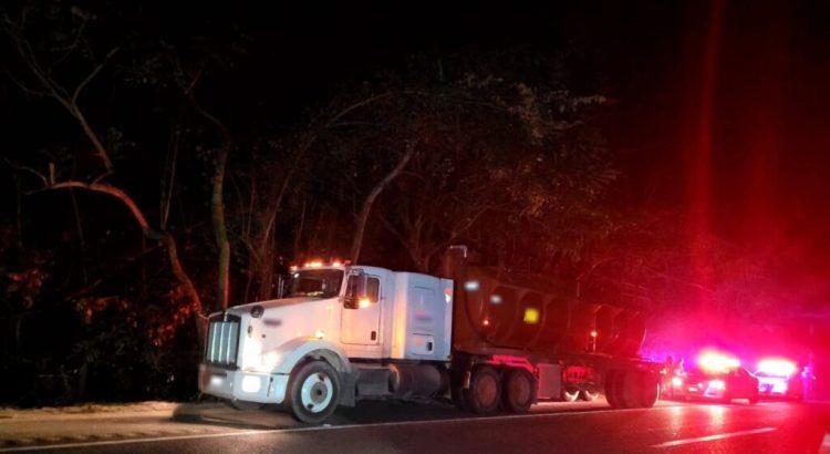 Guardia Nacional aseguró un tractocamión con hidrocarburo de procedencia ilícita en Tabasco