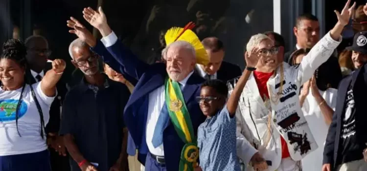 Promete Lula reconstruir Brasil