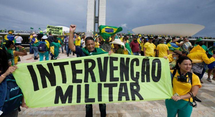 Toman simpatizantes de Bolsonaro las sedes del gobierno de Brasil
