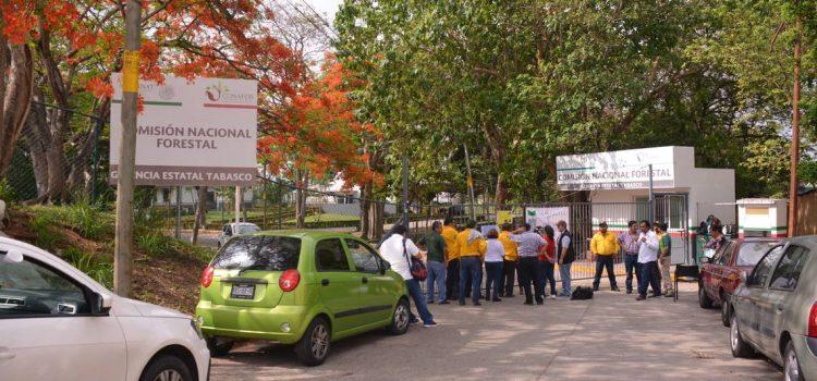 Trabajadores de la Conafor toman instalaciones en Tabasco
