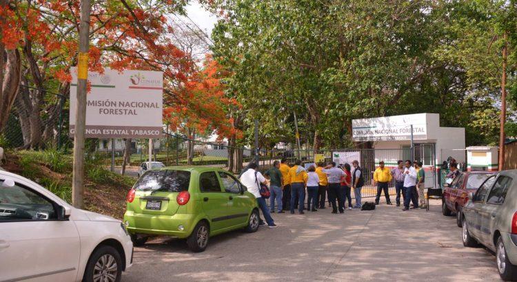 Trabajadores de la Conafor toman instalaciones en Tabasco