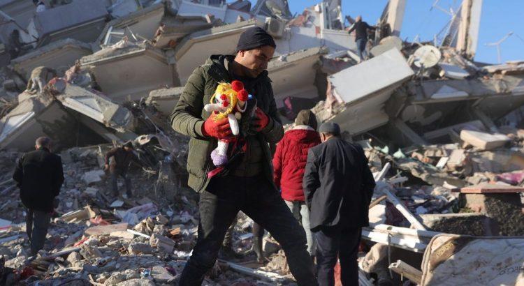 Se eleva a más de 33 mil muertos, el balance de terremoto en Turquía y Siria