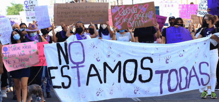 Al rededor de 200 personas marcharon durante 8M a Plaza de Armas en Villahermosa