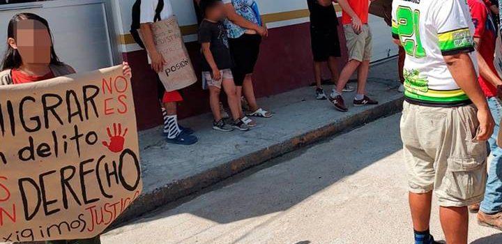 Manifestantes de Tabasco exigen cierre de estaciones del INM en México