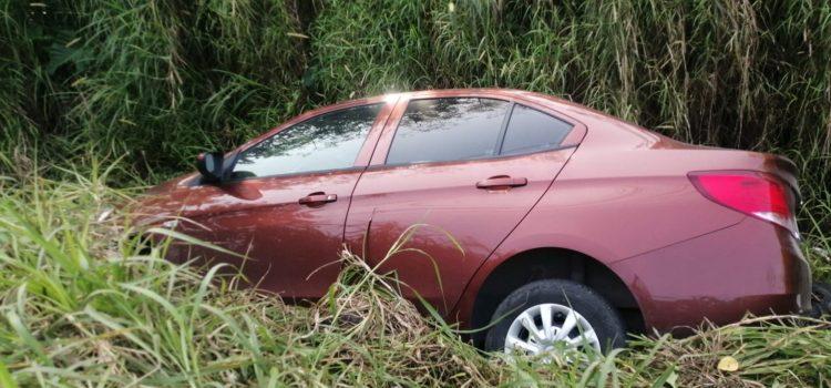 Pierde el control de su vehículo y se sale de la carretera en Cárdenas
