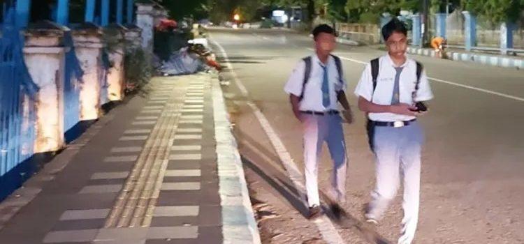 Ordenan a los jóvenes entrar a clases a las 5:30 de la mañana