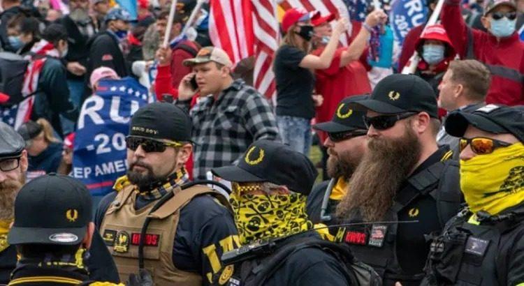 Condenan por sedición a 4 “Proud Boys”