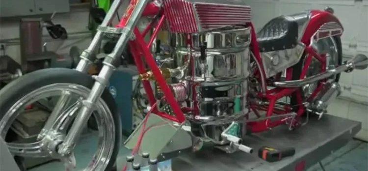 Construyó motocicleta que usa cerveza como combustible