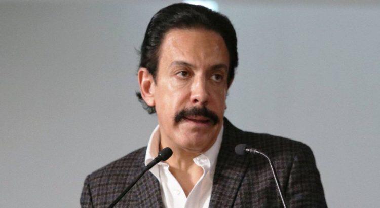 Renuncia Omar Fayad al PRI