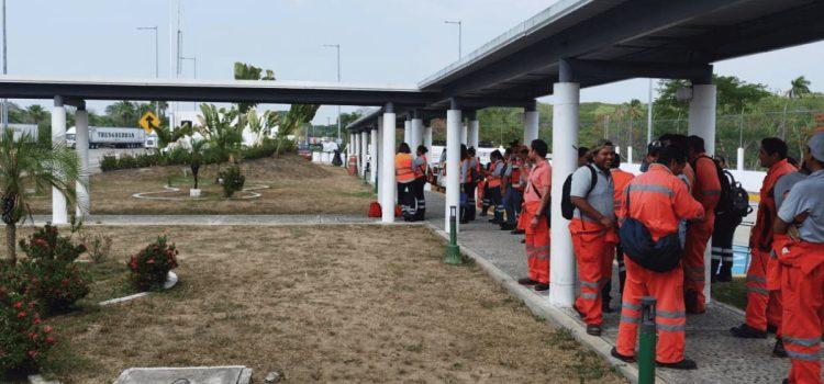 Trabajadores de operadora de autopistas de Villahermosa exigen el pago de sus utilidades
