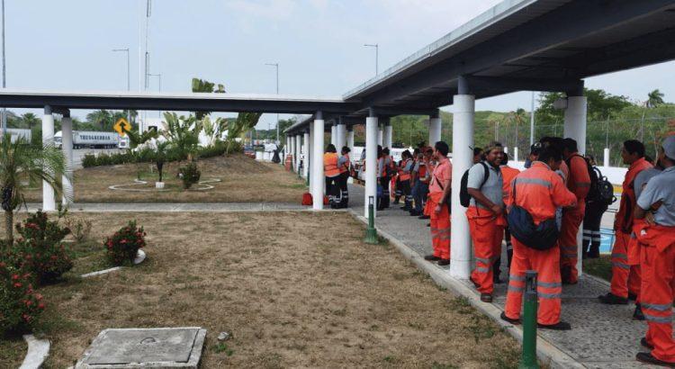 Trabajadores de operadora de autopistas de Villahermosa exigen el pago de sus utilidades