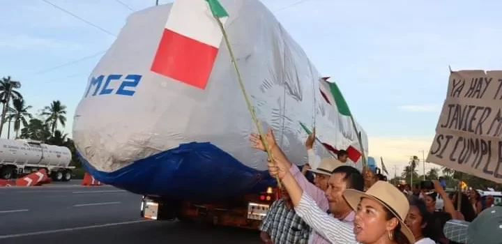 El Tren Maya pasa por Tabasco y causa emoción entre los habitantes