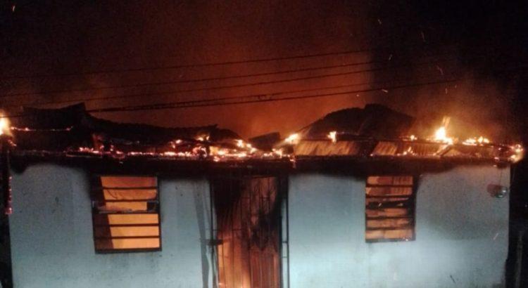 Se incendia vivienda en Cárdenas; presuntamente era utilizada para venta de hidrocarburo