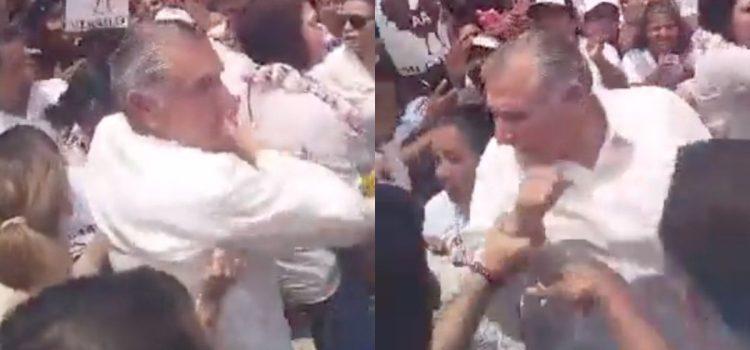 Adán Augusto se vuelve viral tras darle un codazo a una mujer en Tabasco