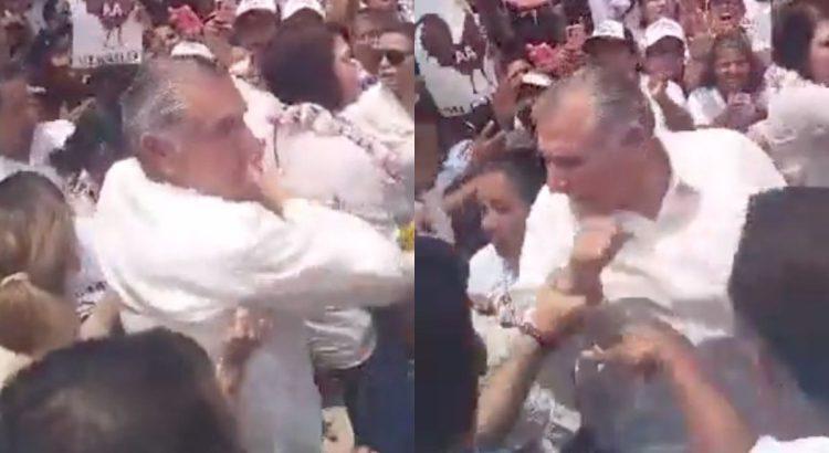 Adán Augusto se vuelve viral tras darle un codazo a una mujer en Tabasco