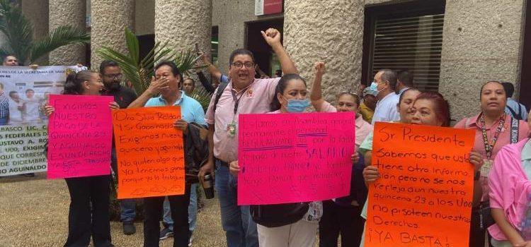 Protestan trabajadores de la salud en Tabasco para demandar sus prestaciones