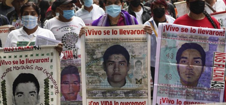 Recuerdan a los 43 desaparecidos de Ayotzinapa