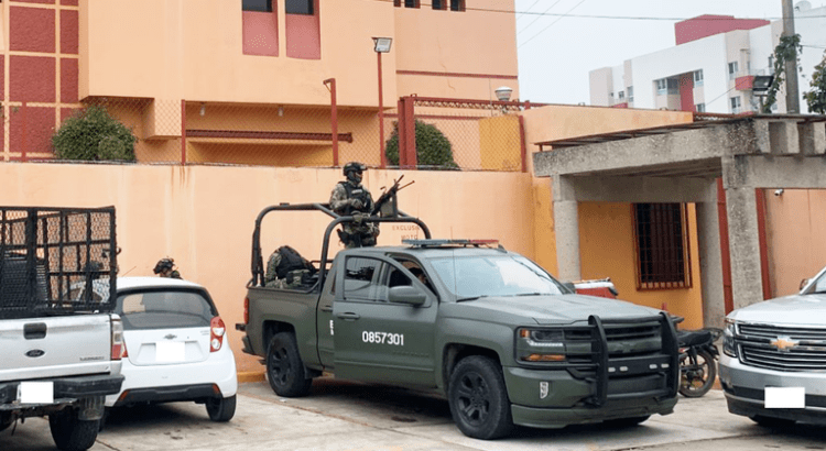 Fuerzas Armadas custodian Base de Operaciones C4 en Villahermosa