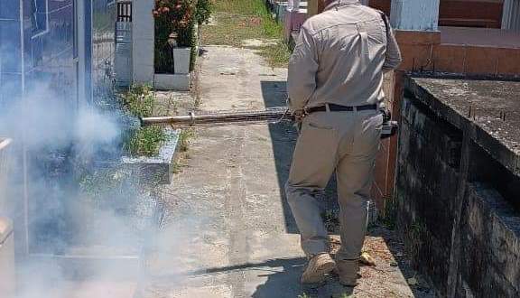Secretaría de Salud de Tabasco fumiga con abate caduco