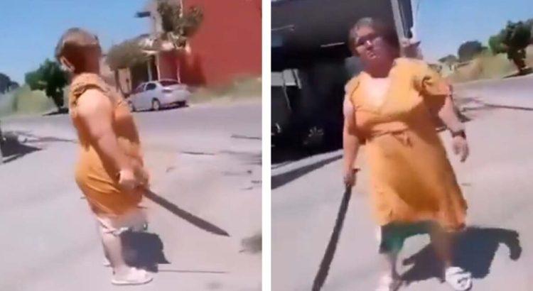 Mujer amenaza con machete a trabajadores de CFE y le llega el karma instantáneo en Tabasco