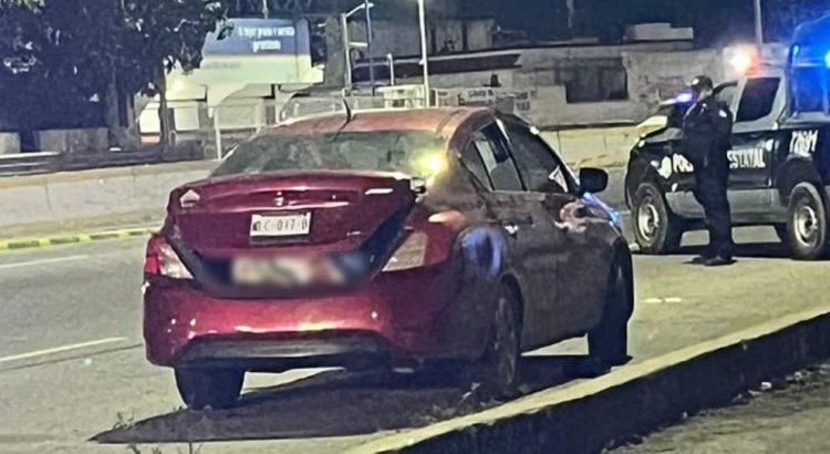 Abandonan cuerpo en la cajuela de un auto frente al penal de Tabasco; víctima sería un custodio