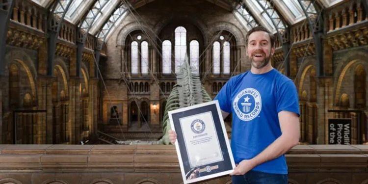 Rompe Record Guinness al visitar 42 museos en 24 horas