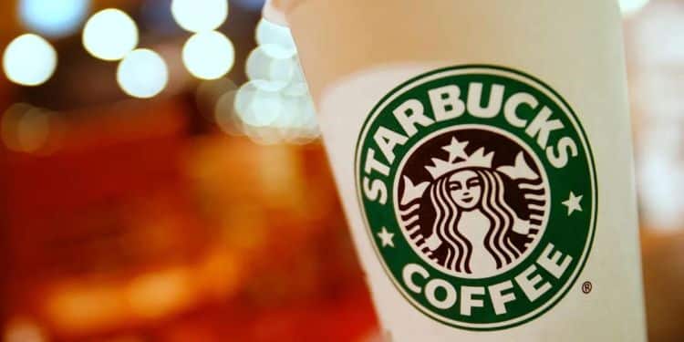 Repartidor se quema con un café y demanda a Starbucks por 50 mdd