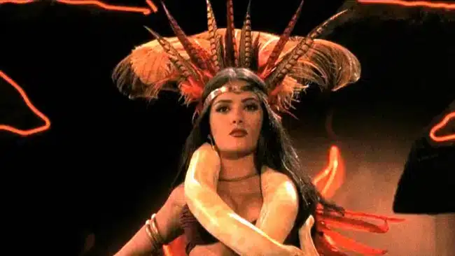 Salma Hayek revive su baile con una pitón por cumpleaños de Quentin Tarantino