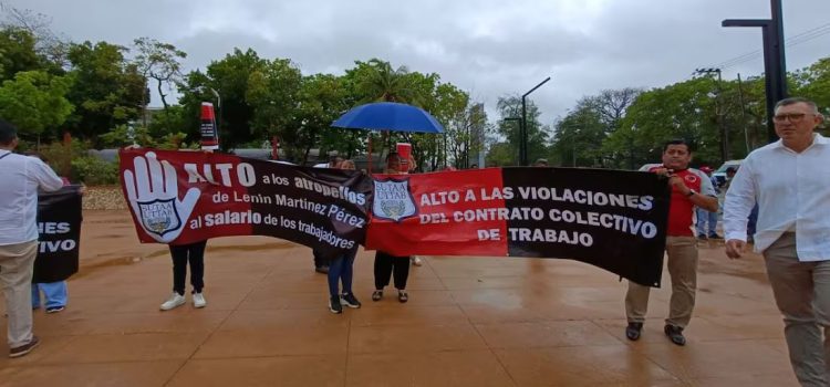 Protestas marcan el informe de seis meses de Javier May en Tabasco; sindicatos y ciudadanos exigen respuestas