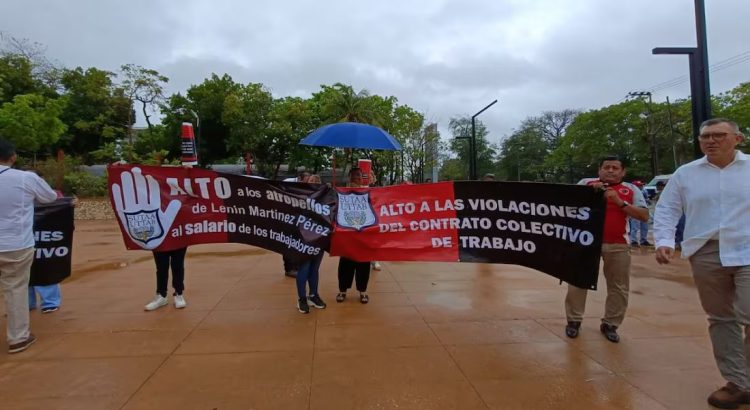 Protestas marcan el informe de seis meses de Javier May en Tabasco; sindicatos y ciudadanos exigen respuestas