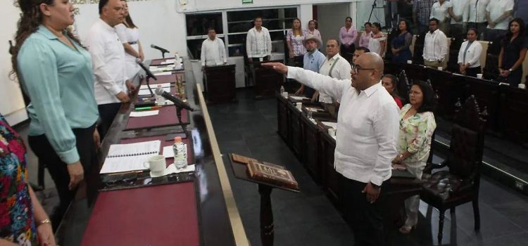 Óscar Tonatiuh Vázquez Landeros rinde protesta como nuevo fiscal general de Tabasco
