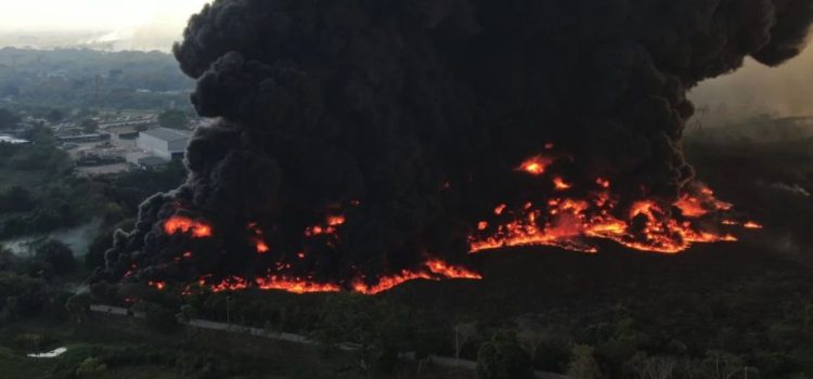 Quema de pastizal se sale de control en Tabasco