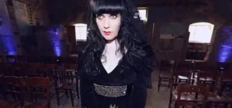 Asegura haberse casado con un fantasma… pero lo dejó por infiel