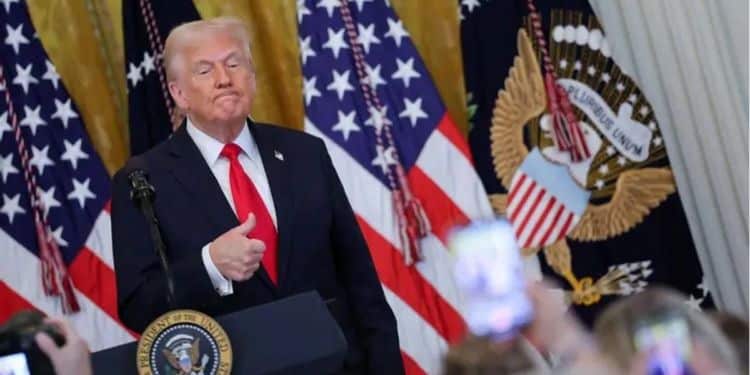 Universidades se enfrentan a Trump