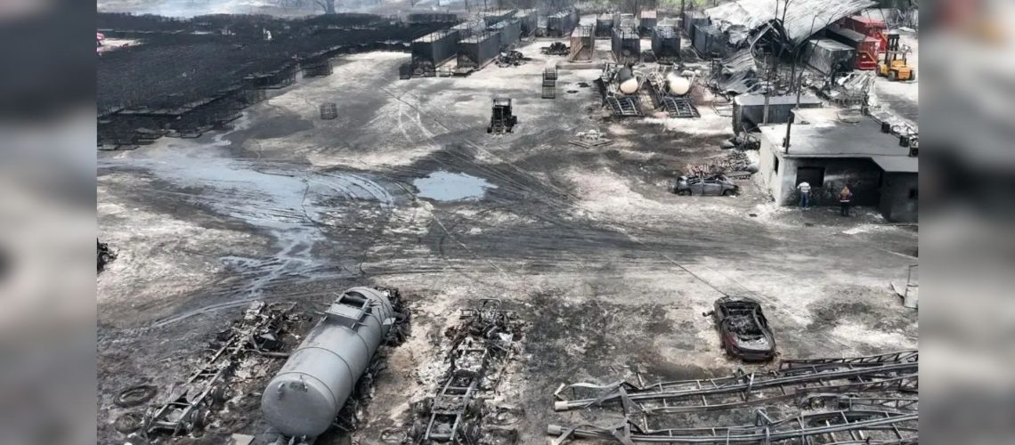 Gobierno de Tabasco atiende de manera inmediata daño ambiental generado por incendio en Lázaro Cárdenas