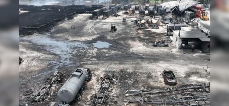 Gobierno de Tabasco atiende de manera inmediata daño ambiental generado por incendio en Lázaro Cárdenas