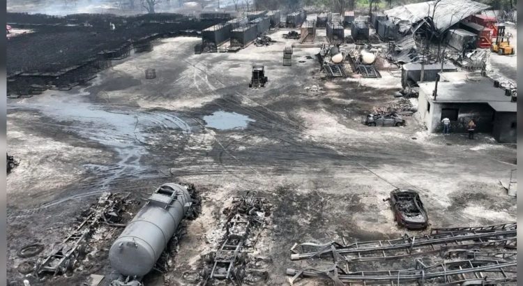 Gobierno de Tabasco atiende de manera inmediata daño ambiental generado por incendio en Lázaro Cárdenas