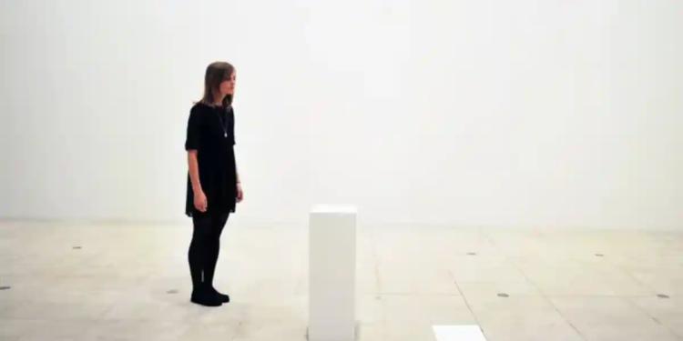 Artista vende obra invisible en… 18 mil dólares