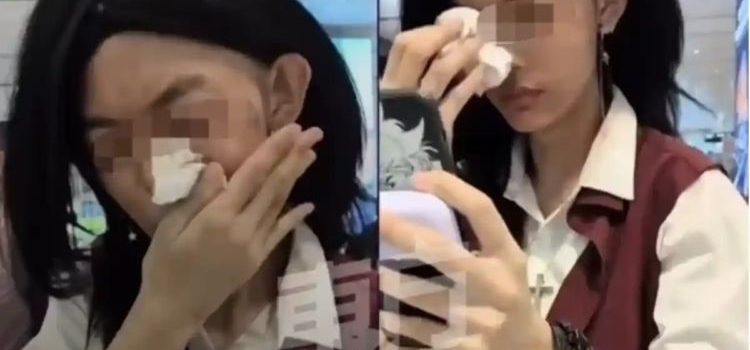Obligan a viajera a desmaquillarse en el aeropuerto… el reconocimiento facial no la identificaba Obligan a viajera a desmaquillarse en el aeropuerto… el reconocimiento facial no la identificaba