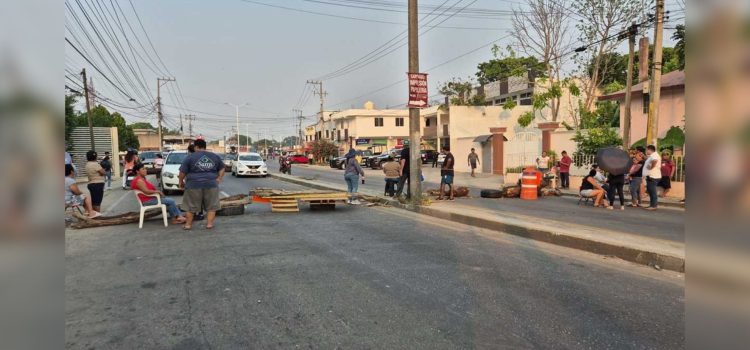 Apagones en Villahermosa generan pérdidas económicas estimadas en 100 mdp Apagones en Villahermosa generan pérdidas económicas estimadas en 100 mdp