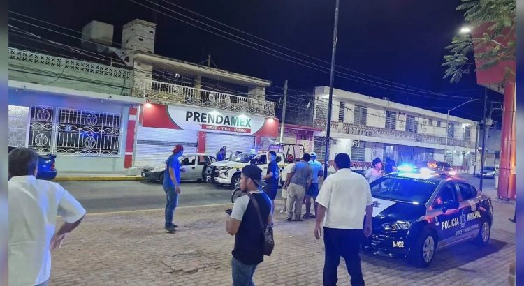 Ejecutan a agente de Tránsito en pleno centro de Cunduacán