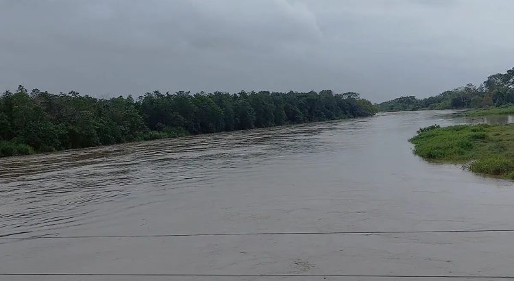 Ríos de Tabasco en ascenso por lluvias en Chiapas