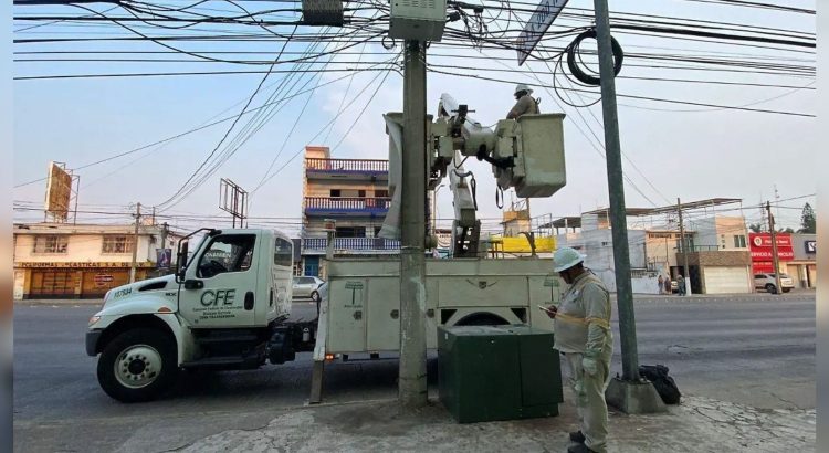 CFE da mantenimiento a instalaciones por apagones en Tabasco