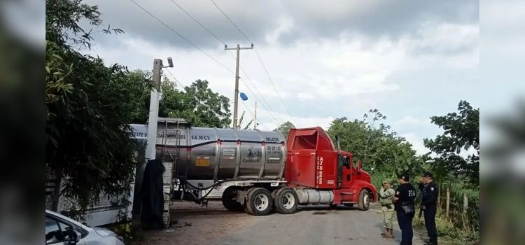 Aseguran más de 375 mil litros de hidrocarburo y detienen a 5 sujetos en Tabasco