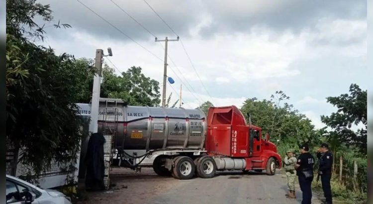 Aseguran más de 375 mil litros de hidrocarburo y detienen a 5 sujetos en Tabasco